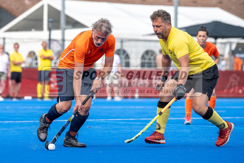 SFE_20240817_0140 | Krefeld, Deutschland, 17.08.2024:  European Cup for Recreational Hockey Players im KTHC Stadion Rot-Weiss Köln Tennis and Hockey Club am 17.08.2024 in Krefeld, Deutschland. (Foto von Stephan Fehrmann)Krefeld, Germany, 17.08.2024: European Cup for Recreational Hockey Players in KTHC Stadion Rot-Weiss Köln Tennis and Hockey Club at 17.08.2024 in Krefeld, Deutschland. (Foto from Stephan Fehrmann)