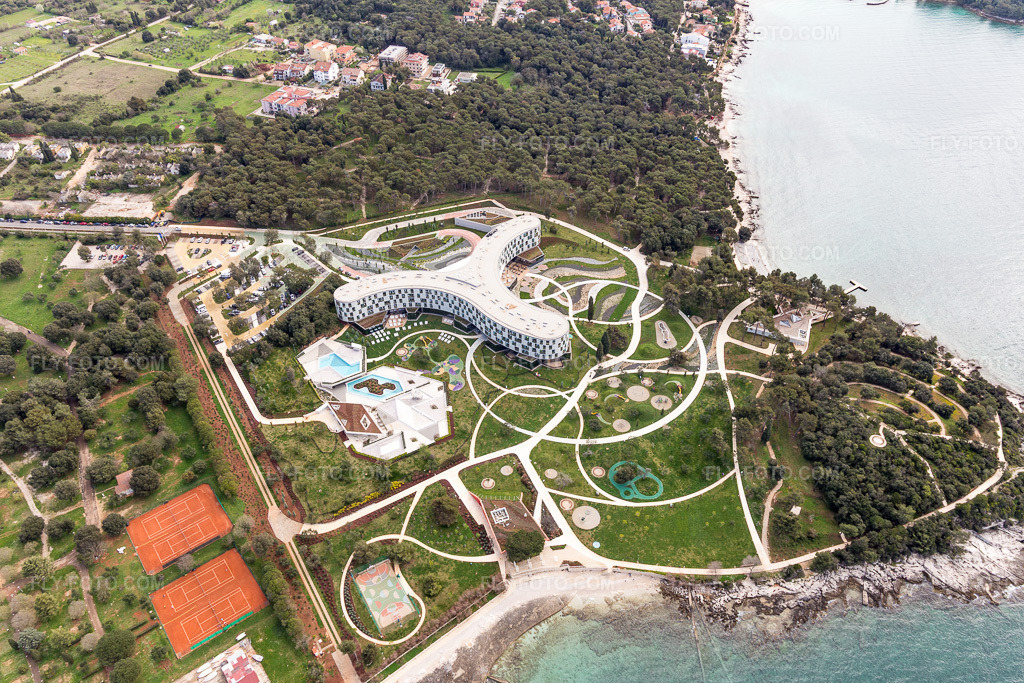 Aerial view: View of the town in Rovinj in the state Gespanschaft Istrien, Croatia. – Photo: IMG_105959.jpg taken on 04/13/2018 by Werner Riehm/FLY-FOTO.com – Resolution of the original: 5472 x 3648 px