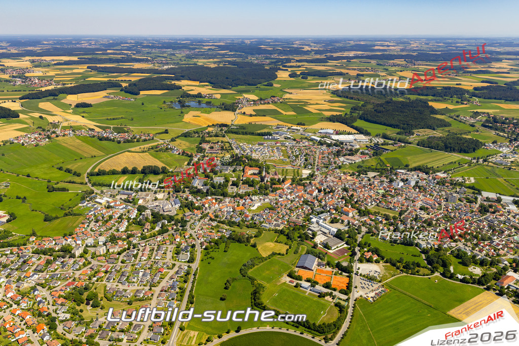 Aktuelles Luftbild von  Bad Schussenried - Die Luftaufnahme wurde 2022 mittels UL-Flugzeug erstellt ( keine Drohne ) - hochauflösende Kamera-Systeme von  Canon -Beste Qualität - Für grossformatige Ausdrucke geeignet. Die Geschenkidee !