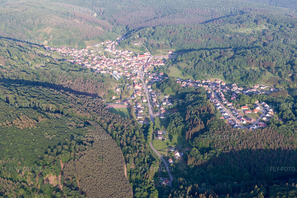Vue aérienne: Cherche à Soucht dans le département Moselle, France. Photo: IMG_107275.jpg prise le 18/05/2018 par Werner Riehm/FLY-FOTO.euRésolution de l'original: 5472 x 3648 px