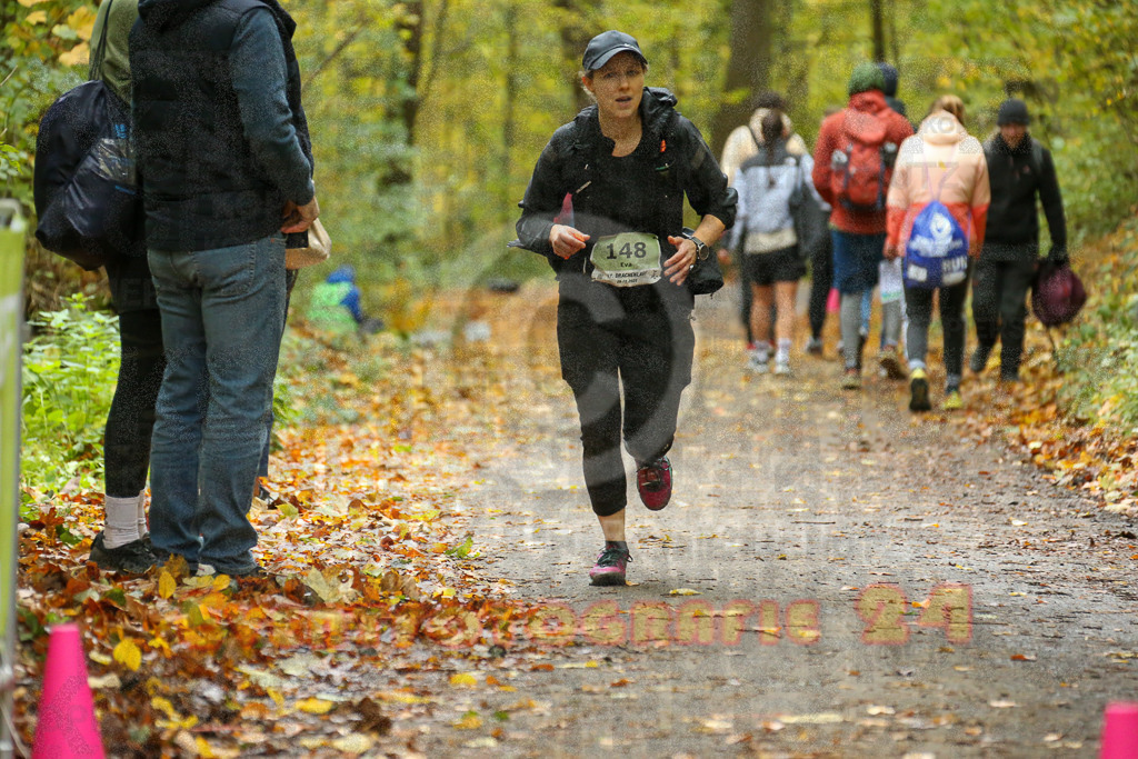 251026_1342_EX1_3880 | Sportfotografie im Rhein-Sieg Kreis, Köln, Bonn, NRW, Rheinland Pfalz, Hessen, etc. Unser Tätigkeitsfeld umfasst den Laufsport vom Volkslauf über den Marathon, Duathlon, Triathon bis zum Ultralauf wie Kölnpfad Ultra oder Schindertrail.