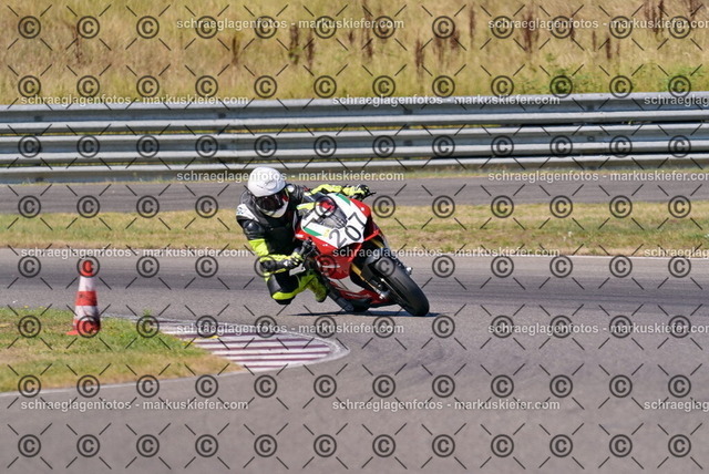 26bt05-0345 | markuskiefer.com - Realisiert mit Pictrs.com