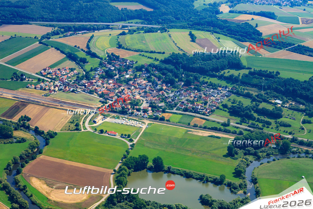Die Luftaufnahme der Stadt Zapfendorf wurde vom UL-Flugzeug heraus erstellt ( keine Drohne )- hohe Auflösung für beste Qualität