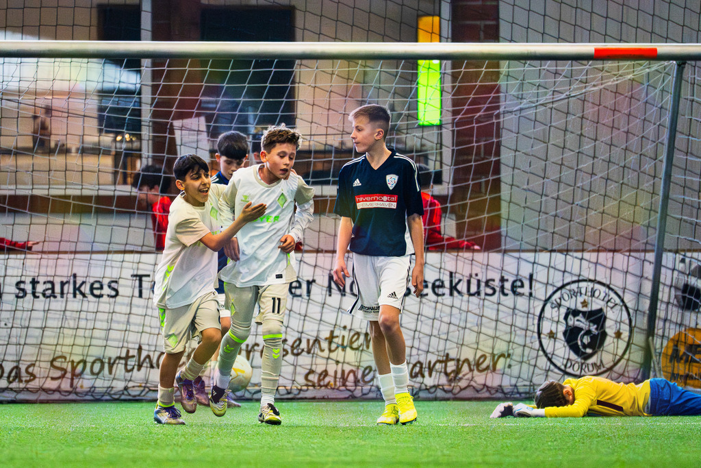 _BLR8879 | Professionelle Fußball- und Sportfotografie. Spielbilder online ansehen und kaufen – Einzelbilder oder komplette Galerien in hoher Qualität. - Realisiert mit Pictrs.com