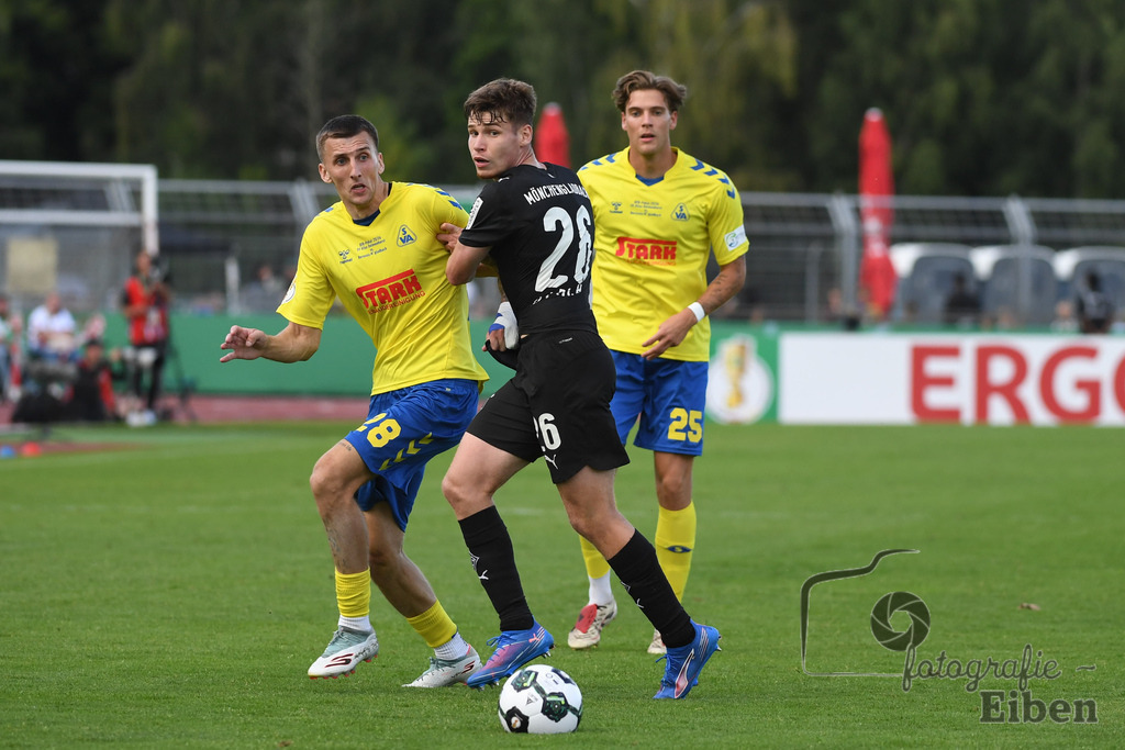 SV Atlas-Delmenhorst-Borussia Mönchengladbach | DFB-Pokal 1. Runde;SV Atlas Delmenhorst (gelb)-Borussia Mönchengladbach (schwarz) am 17.08.2025 in Oldenburg (Marschweg-Stadion), Photo: Philip Eiben 2025 - Realisiert mit Pictrs.com