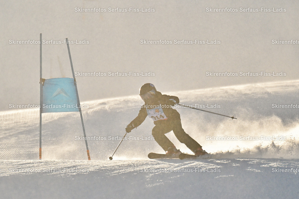 SRF_25.12.2025_0393 | Skirennfotos,Serfaus,Fiss,Ladis,Kinderskirennen,Winter,Tirol,Oberland,skirace,SFL,feelfree,weil wir's genießen,ski,Ski,skifahren,Sonnenplateau, - Realisiert mit Pictrs.com