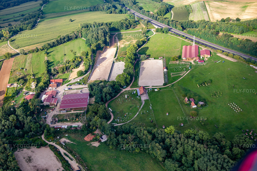 Vue aérienne: Harras De La Née à Mothern dans le département Bas Rhin, France. Photo: IMG_137747.jpg prise le 12/08/2023 par Werner Riehm/FLY-FOTO.euRésolution de l'original: 5472 x 3648 px