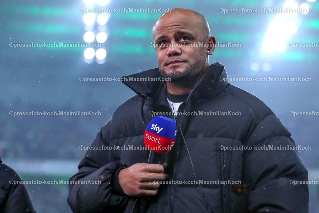 BMG11012501012 | 11.01.2025, Fußball, Borussia Mönchengladbach - FC Bayern München, 1. Fußball Bundesliga, Borussia-Park, Saison 2024 2025: Trainer Vincent Kompany (Cheftrainer Bayern)DFB regulations prohibit any use of photographs as image sequences and or quasi-video.