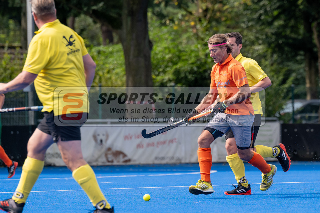 SFE_20240818_0143 | Krefeld, Deutschland, 18.08.2024:  European Cup for Recreational Hockey Players im KTHC Stadion Rot-Weiss Köln Tennis and Hockey Club am 18.08.2024 in Krefeld, Deutschland. (Foto von Stephan Fehrmann)Krefeld, Germany, 18.08.2024: European Cup for Recreational Hockey Players in KTHC Stadion Rot-Weiss Köln Tennis and Hockey Club at 18.08.2024 in Krefeld, Deutschland. (Foto from Stephan Fehrmann)