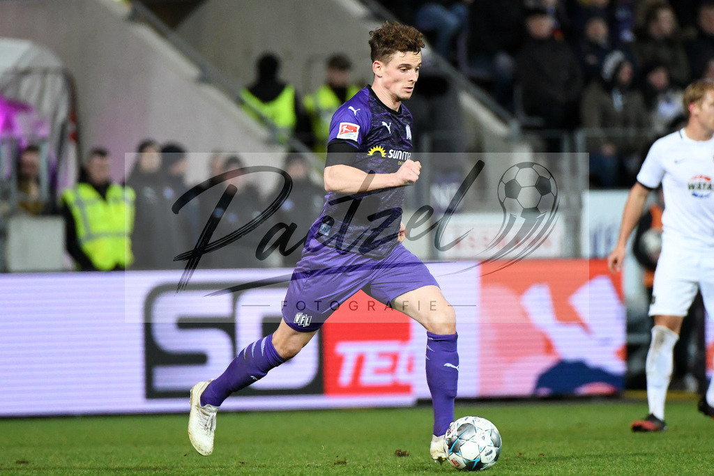 20200221_OSNAUE_0069 | Fussball, Herren: Moritz Heyer (VfL Osnabrueck) in Aktion, am Ball, Einzelaktion bei dem Spiel der 2. Bundesliga zwischen VfL Osnabrueck und FC Erzgebirge Aue im Stadion an der Bremer Bruecke am 21.02.2020 in Osnabrueck, Deutschland.DFB / DFL REGULATIONS PROHIBIT ANY USE OF PHOTOGRAPHS AS IMAGE SEQUENCES AND/OR QUASI-VIDEO. - Realisiert mit Pictrs.com
