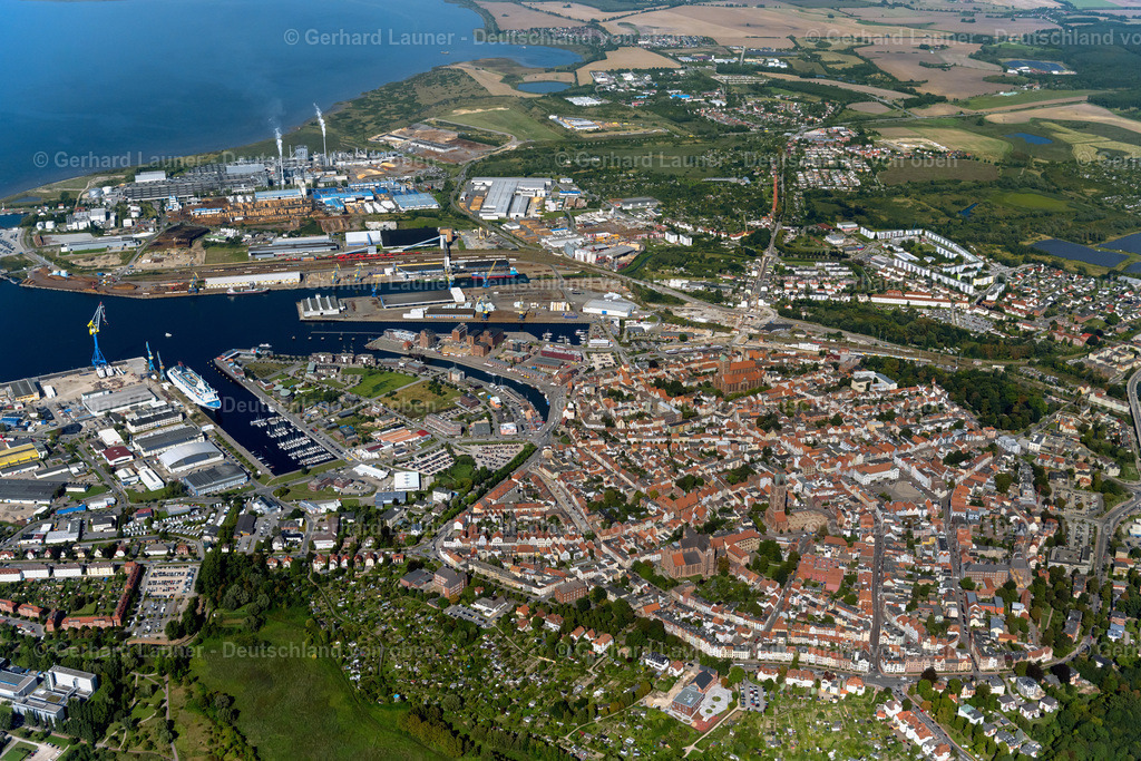4062175 | WISMAR 08.09.2021 Altstadtbereich und Innenstadtzentrum in Wismar im Bundesland Mecklenburg-Vorpommern. Weiterführende Informationen bei: Hansestadt Wismar. // Old Town area and city center in Wismar in the state Mecklenburg - Western Pomerania. Further information at: Hansestadt Wismar. Foto: Gerhard Launer