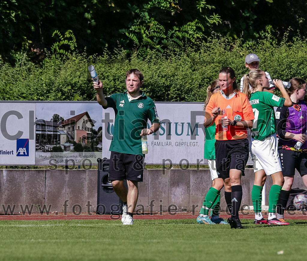2023-09-16_046_FC_Forstern_gegen_VfL_Sindelfingen_Ladies_I | Forstern, Deutschland, 16.09.2023:
Fußball, B-Juniorinnen-Bundesliga Süd 2023 / 2024, 2. Spieltag, FC Forstern gegen VfL Sindelfingen Ladies I, Endergebnis: 4:1

Schiedsrichterin Lena Krämling

Foto: Christian Riedel / fotografie-riedel.net