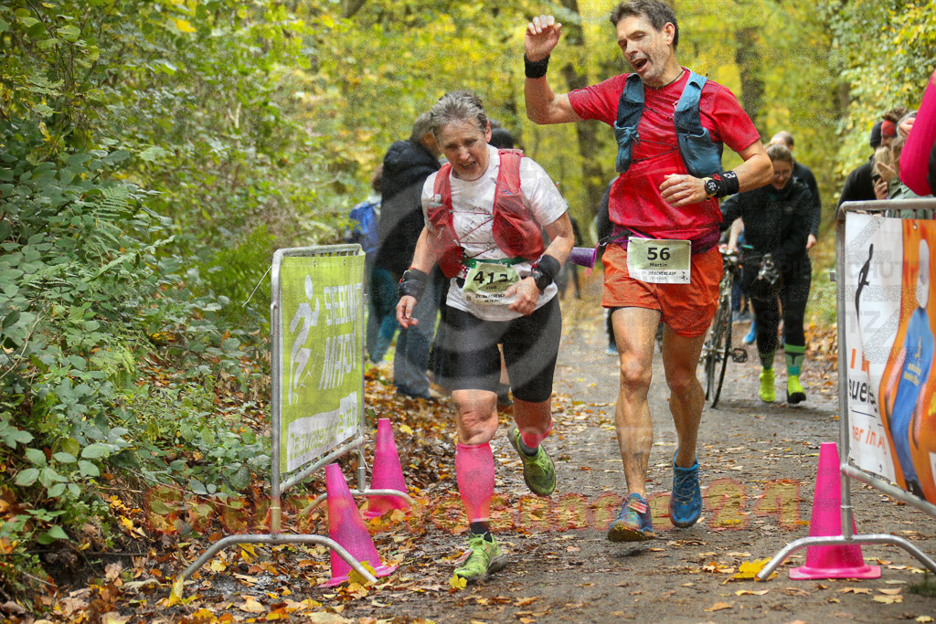 251026_1307_EX1_2582 | Sportfotografie im Rhein-Sieg Kreis, Köln, Bonn, NRW, Rheinland Pfalz, Hessen, etc. Unser Tätigkeitsfeld umfasst den Laufsport vom Volkslauf über den Marathon, Duathlon, Triathon bis zum Ultralauf wie Kölnpfad Ultra oder Schindertrail.