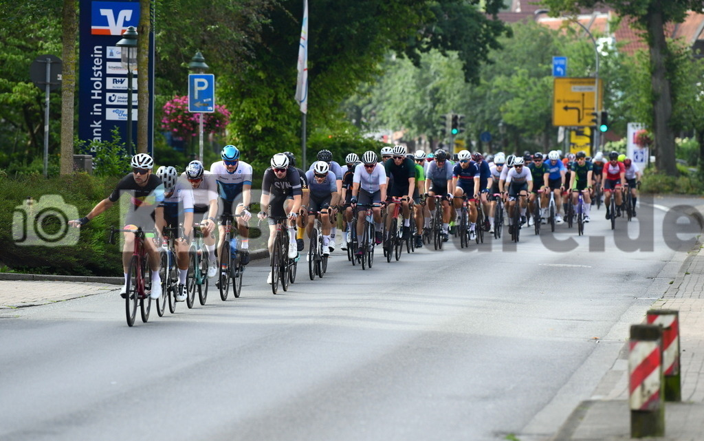 KBS Picture_Cyclassica-Hamburg_200823_003 | Hauptstrasse in Rellingen das Jedermannfeld 100KM ,
Bemer Cyclassics Hamburg Radrennen 2023 , 
Durch Hamburg und Schleswig-Holsten ,
UCI-WorldTour-Rennen Profi-Elite Herren ca.200KM , 
Amateurradfahrer Jedermann Rennen 60KM ,
Amateurradfahrer Jedermann Rennen 100KM , - Realisiert mit Pictrs.com