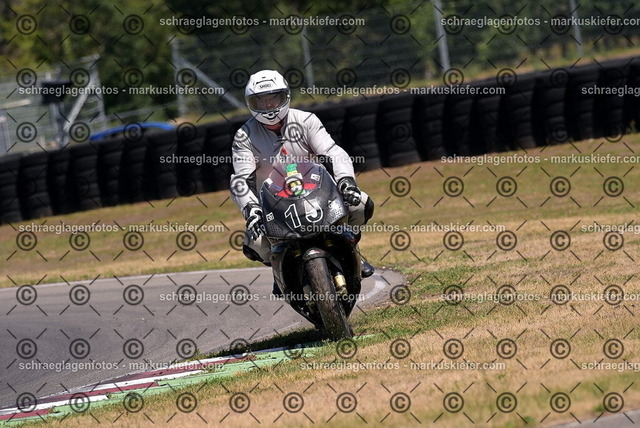 26bt04-1560 | markuskiefer.com - Realisiert mit Pictrs.com
