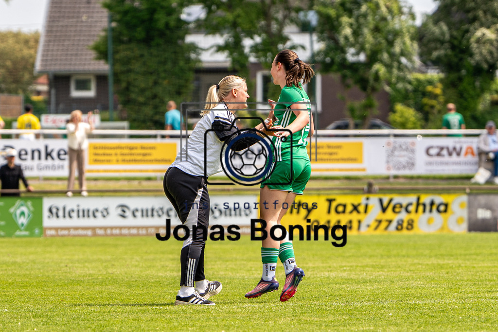 Fußball I Frauen I Saison 2025-2026 I Oberliga Niedersachsen I 22. Spieltag I TuS Lutten - DJSK-SV Bunnen I 00101 | jns.sportfotos - Realisiert mit Pictrs.com
