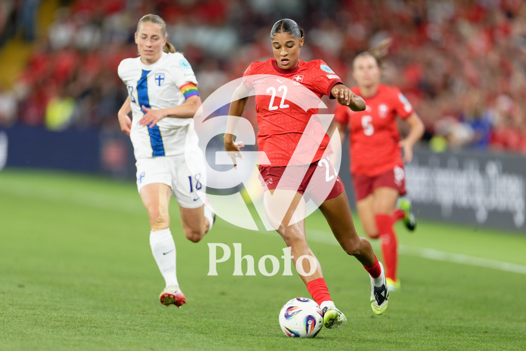 Finland v Switzerland: UEFA Women's EURO 2025 Group A | GENEVA, SWITZERLAND - JULY 10:  Sydney Schertenleib of Switzerland controls the ball during the UEFA Women's EURO 2025 Group A match between Finland and Switzerland at Stade de Geneve on July 10, 2025 in Geneva, Switzerland. (Photo by Giuseppe Velletri/Sports Press Photo/Getty Images)