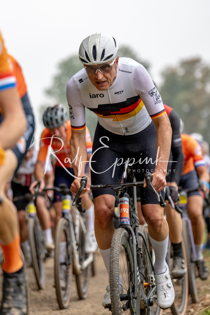 Ralf Eppink Photography 20251011_DSC00633 | Sportfotografie, Eventfotografie, Porträtfotografie, Radsport Fotograf, Triathlon Fotograf, Düsseldorf Fotograf, Köln Fotograf, Actionfotografie, Teamfotografie, Peoplefotografie, Business Portraits, Veranstaltungsfotografie, Reportagefotografie - Realisiert mit Pictrs.com