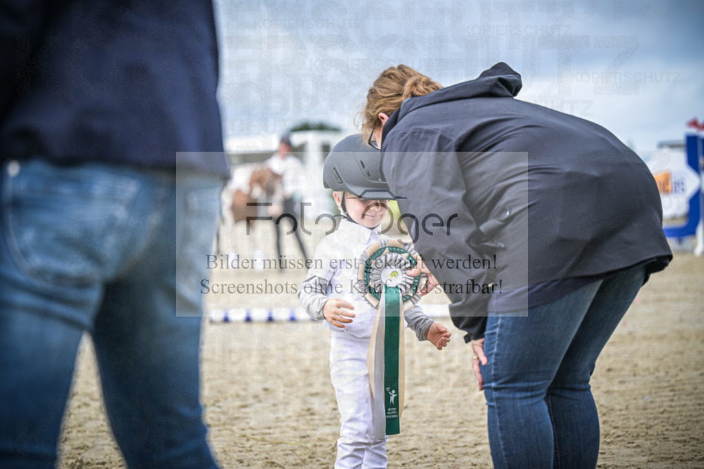 DOS_0448 | Entdecke hochwertige Reitturnierfotos von Foto Oger. Professionell, emotional und authentisch – jetzt Lieblingsmomente im Shop bestellen.Deutschlandweite Turnierfotografie. - Realisiert mit Pictrs.com