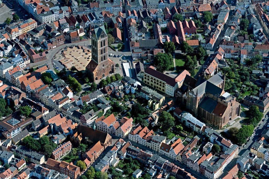 4062263 | WISMAR 08.09.2021 Kirchengebäude der St. Georgenkirche in Wismar im Bundesland Mecklenburg-Vorpommern, Deutschland. // Church building St. Georgenkirche in Wismar in the state Mecklenburg - Western Pomerania, Germany. Foto: Gerhard Launer