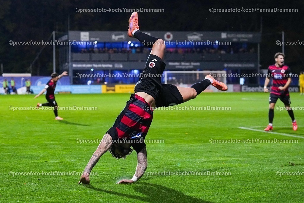 xYDR31102501068 | 31.10.2025, xydrx, Fußball, 3.Liga, FC Viktoria Köln - FC Ingolstadt 04, Saison 2025 2026, Sportpark Höhenberg: Torjubel nach dem Tor zum 3:1 für den FC Viktoria Köln durch Torschütze Lex-Tyger Lobinger (FC Viktoria Köln #9)  DFB regulations prohibit any use of photographs as image sequences and or quasi-video.