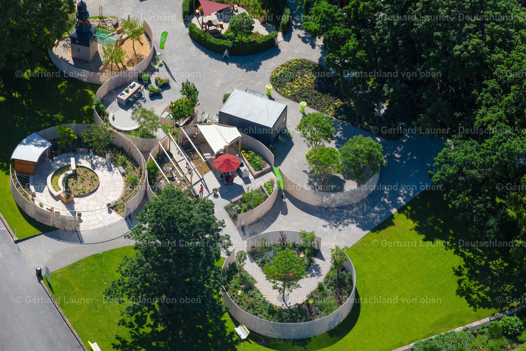 4045830 | ERFURT 14.06.2021 Wasserspiele- Brunnen im Ortsteil Hochheim in Erfurt im Bundesland Thüringen, Deutschland. Weiterführende Informationen bei: Bundesgartenschau Erfurt 2021 gemeinnützige GmbH. // Water - fountain in the district Hochheim in Erfurt in the state Thuringia, Germany. Further information at: Bundesgartenschau Erfurt 2021 gemeinnuetzige GmbH. Foto: Gerhard Launer