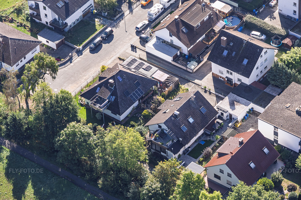 Luftbild: Landrat-Pfeifer-Straße im Ortsteil Sickenhofen in Babenhausen im Bundesland Hessen in Deutschland. – Foto: IMG_159078.jpg vom 22.09.2026 durch Werner Riehm/FLY-FOTO.de – Auflösung des Originals: 5473 x 3649 px