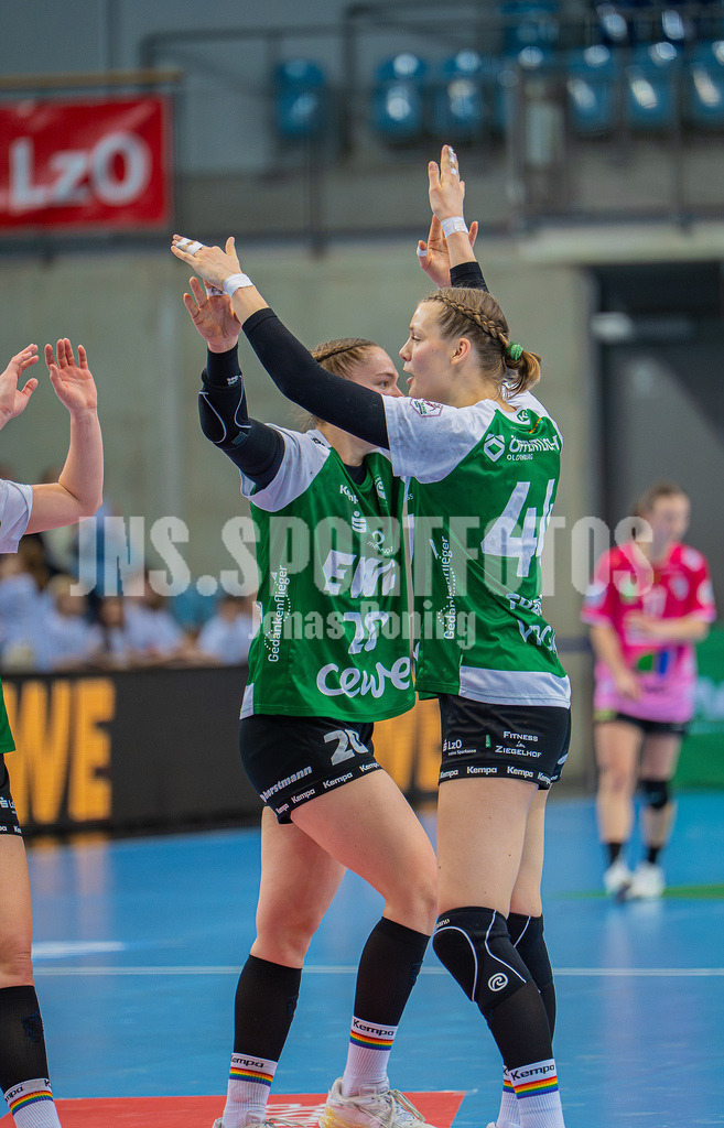Handball I Frauen I Saison 2025-2026 I 1. HBF I 15. Spieltag I VFL Oldenburg - SV Union Halle-Neustadt 0083 | jns.sportfotos - Realisiert mit Pictrs.com