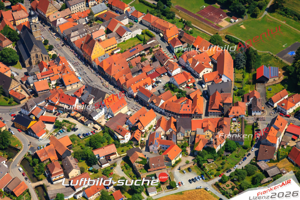 Die Luftaufnahme der Stadt Weismain wurde vom UL-Flugzeug heraus erstellt ( keine Drohne )- hohe Auflösung für beste Qualität