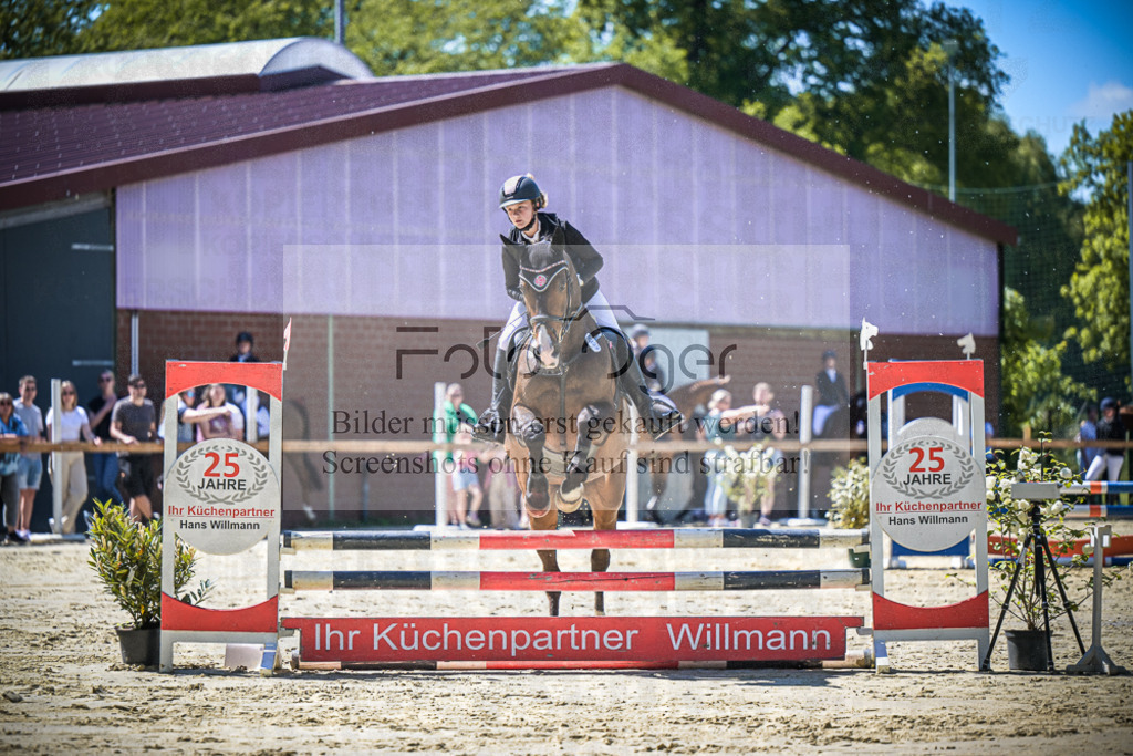 DOS_9720 | Entdecke hochwertige Reitturnierfotos von Foto Oger. Professionell, emotional und authentisch – jetzt Lieblingsmomente im Shop bestellen.Deutschlandweite Turnierfotografie. - Realisiert mit Pictrs.com