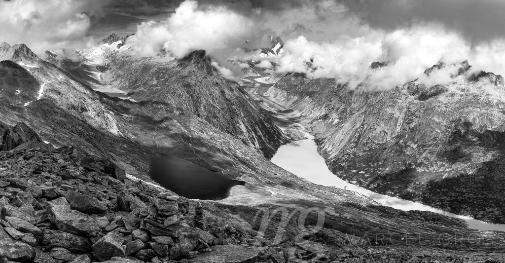 Panorama Aussicht auf Unteraargletscher, Oberaargletscher, Triebtenseewli und Grimselsee | panoramic capture of Unteraar Glacier, Oberaar Glacier Triebtenseewli und Grimsel Lake - Realisiert mit Pictrs.com