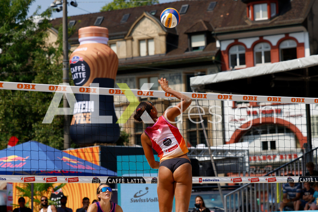 Obi BeachTour 2026 - Basel | BASEL, SWITZERLAND - JULY 19: ELENA CSONTOS (SUI) during the Obi BeachTour 2026 match between CSONTOS / DEECKE (SUI) and FLÜCKIGER / DEMIERRE (SUI) at Barfüsserplatz on July 19, 2026 in Basel, Switzerland. - Realisiert mit Pictrs.com