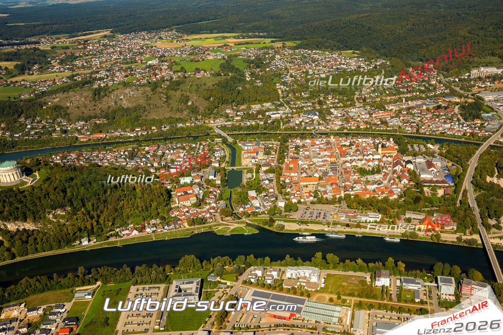 Das Luftbild zeigt :  Kelheim - Die Luftaufnahme wurde 2023 vom UL-Flugzeug aus erstellt ( keine Drohne ) - Hochauflösende Luftaufnahme - Für grossformatige Ausdrucke geeignet. Die Geschenkidee !Mit Lizenz und Bildrechte bestellbar