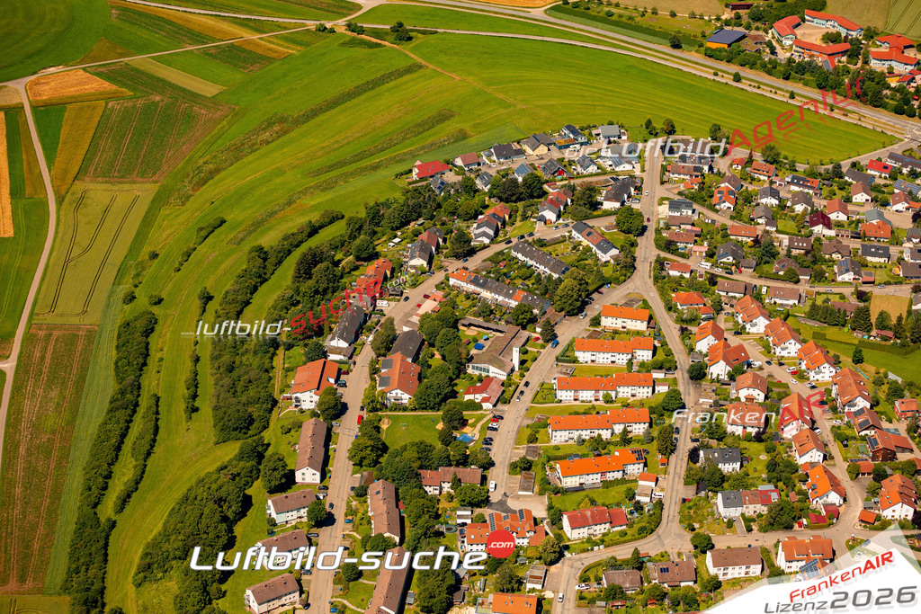 Das Luftbild zeigt : Großengstingen Engstingen - Die Luftaufnahme wurde 2024 vom UL-Flugzeug aus erstellt ( keine Drohne ) - Hochauflösende Luftaufnahme - Für grossformatige Ausdrucke geeignet. Die Geschenkidee !Mit Lizenz und Bildrechte bestellbar