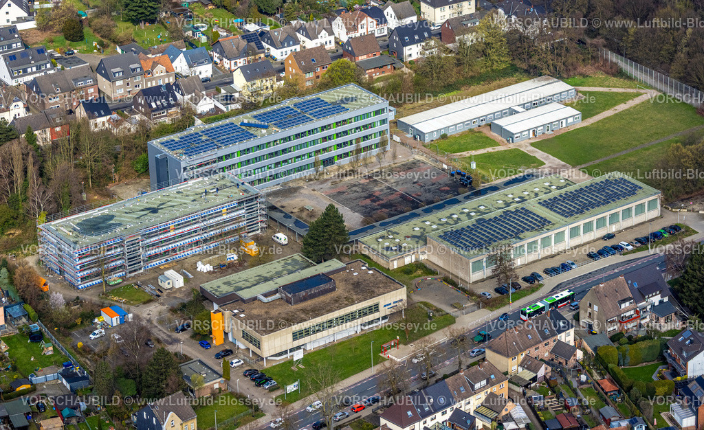 Bottrop260306312 | Luftbild, Janusz-Korczak-Gesamtschule mit Brachfläche, Nord-Ost, Bottrop, Ruhrgebiet, Nordrhein-Westfalen, Deutschland