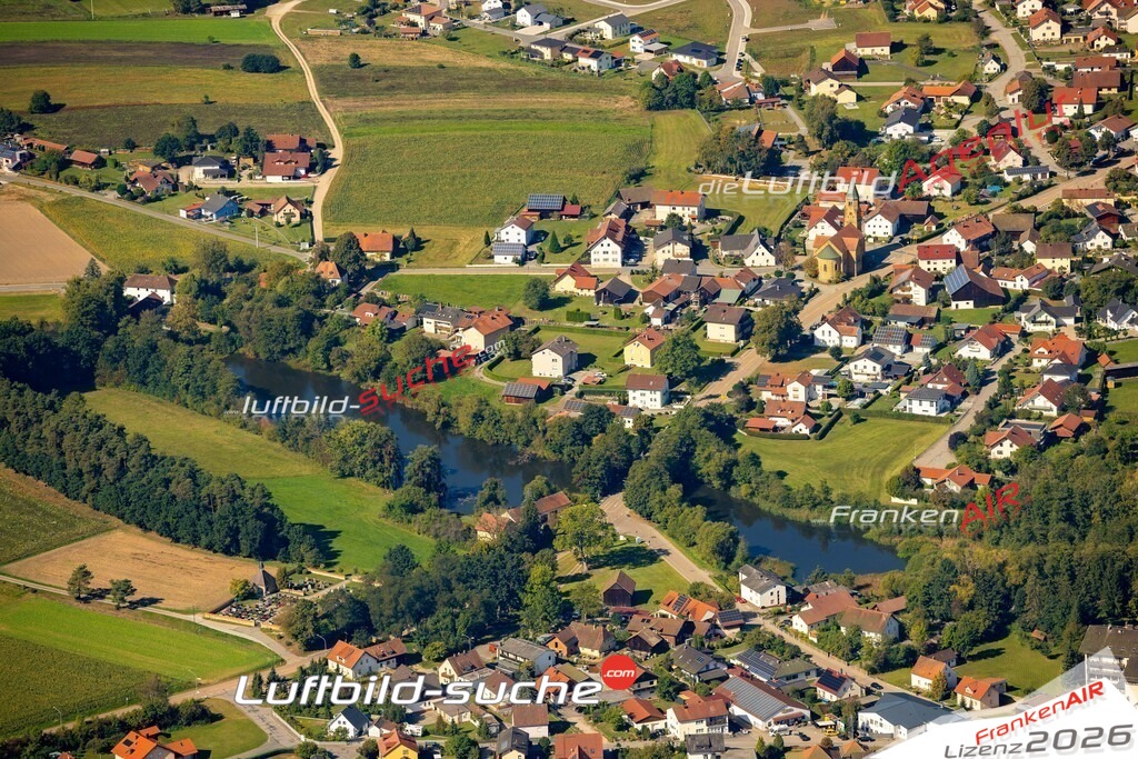 Das Luftbild zeigt : Neubäu am See Roding - Die Luftaufnahme wurde 2023 vom UL-Flugzeug aus erstellt ( keine Drohne ) - Hochauflösende Luftaufnahme - Für grossformatige Ausdrucke geeignet. Die Geschenkidee !Mit Lizenz und Bildrechte bestellbar