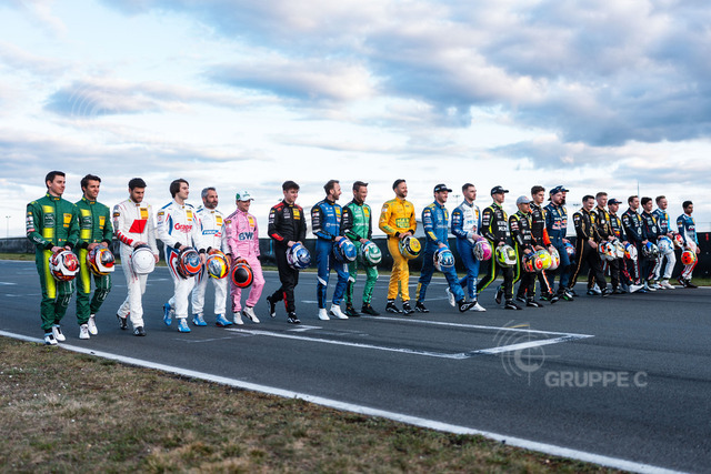 DTM025_040117435101698SVS_SVS | DTM, Testfahrten Oschersleben 2025 - Foto: Gruppe C Photography; #1 Lamborghini Huracán GT3 EVO 2, ABT Sportsline: Mirko Bortolotti; #2 Lamborghini Huracán GT3 EVO 2, ABT Sportsline: Nicki Thiim; #7 Aston Martin Vantage GT3, Comtoyou Racing: Gilles Magnus; #8 Aston Martin Vantage GT3, Comtoyou Racing: Nicolas Baert; #10 Ferrari 296 GT3, EMIL FREY RACING: Ben Green; #11 BMW M4 GT3 Evo, Schubert Motorsport: Marco Wittmann; #14 Ferrari 296 GT3, EMIL FREY RACING: Jack Atiken; #16 McLaren 720S GT3 Evo, Dörr Motorsport: Timo Glock; #19 Lamborghini Huracán GT3 EVO 2, TGI Team Lamborghini by GRT: Luca Engstler; #22 Mercedes-AMG GT3, Mercedes-AMG Team Landgraf: Lucas Auer; #24 Mercedes-AMG GT3, Mercedes-AMG Team Winward: Maro Engel; #25 McLaren 720S GT3 Evo, Dörr Motorsport: Ben Dörr; #29 Audi R8 LMS GT3 Evo2, Land Motorsport: Ricardo Feller; #33 BMW M4 GT3 Evo, Schubert Motorsport: René Rast; #36 Ford Mustang GT3,  HRT Ford Performance: Arjun Maini; #48 Mercedes-AMG GT3, Mercedes-AMG Team MANN-Filter: Jules Gounon; #63 Lamborghini Huracán GT3 EVO 2, TGI Team Lamborghini by GRT: Jordan Pepper; #64 Ford Mustang GT3,  HRT Ford Performance: Fabio Scherer; #69 Ferrari 296 GT3, EMIL FREY RACING: Thierry Vermeulen; #71 Lamborghini Huracán GT3 EVO 2, Paul Motorsport: Maximilian Paul; #84 Mercedes-AMG GT3, Mercedes-AMG Team Landgraf: Tom Kalender; #90 Porsche 911 GT3 R (992), Manthey EMA: Ayhancan Güven; #91 Porsche 911 GT3 R (992), Manthey EMA: Thomas Preining; #92 Porsche 911 GT3 R (992), Manthey Junior Team: Morris Schuring - Realisiert mit Pictrs.com