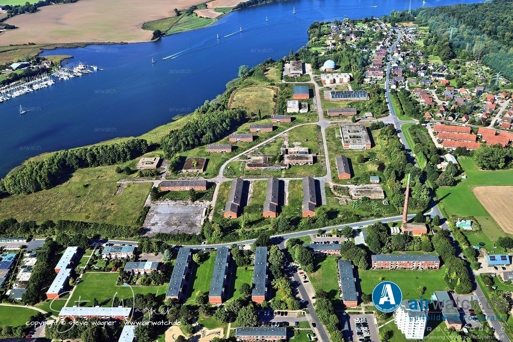 Luftbild Marinewaffenschule (MWaS) Lehrgruppe B in Kappeln  / Ellenberg | Die Marinewaffenschule Lehrgruppe B war eine Ausbildungseinrichtung der Deutschen Marine, die sich in Kappeln-Elmberg (Kreis Schleswig-Flensburg) befand und hauptsächlich das Bedien- und Instandsetzungspersonal für Überwasserwaffen und die zugehörigen Waffenleitanlagen ausbildete.