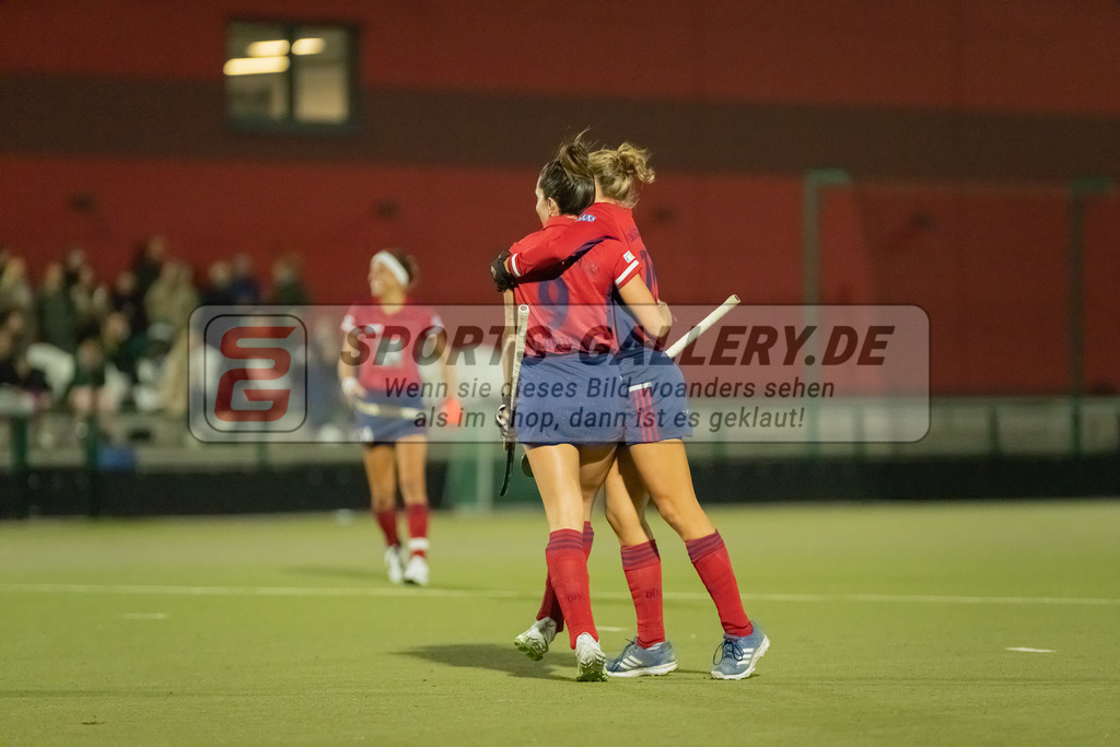 HK_20220916_109889 | 1. Bundesliga Damen Düsseldorfer HC - Uhlenhorst Mülheim am 16.9.2022 DHC Düsseldorf, Düsseldorf , Agustina Albertarrio ( Düsseldorfer HC #9 ) , Lisa Nolte ( Düsseldorfer HC #17 )