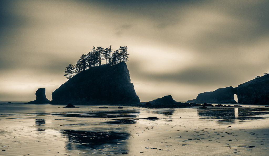 usa-2018-382 | Second Beach gilt als einer der schönsten Strände an der Pazifikküste der USA. Er liegt südlich der Siedlung La Push im Olympic National Park und ist Teil der Quileute Indian Reservation. - Realisiert mit Pictrs.com