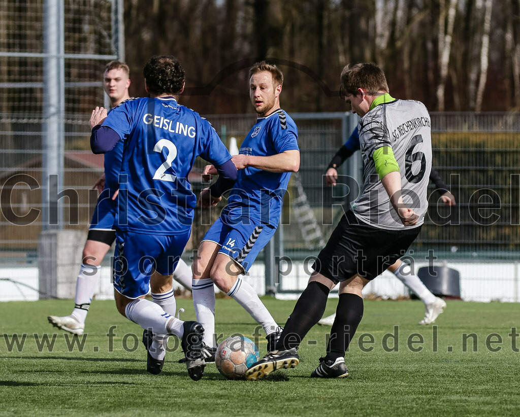 2024-02-24_062_FC_Langengeisling_II_gegen_SG_Reichenkirchen | Erding, Deutschland, 24.02.2024:
Fußball, Kreisklasse 2023 / 2024, Testspiel, FC Langengeisling II gegen SG Reichenkirchen, Endergebnis: 7:1

Julian Bloch (FC Langengeisling, #2), Kilian Kaiser (FC Langengeisling, #14), Andreas Pfanzelt (SG Reichenkirchen, #6)

Foto: Christian Riedel / fotografie-riedel.net
