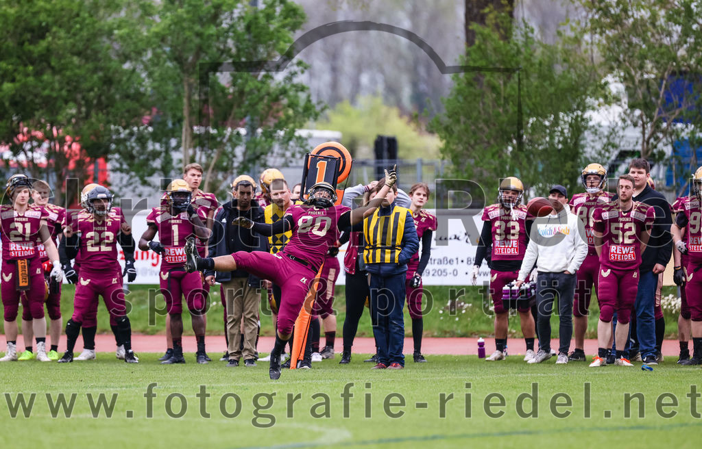 2022-04-30_093_Erding_Bulls_gegen_Regensburg_Phoenix | Erding, Deutschland, 30.04.2022:
Football, Regionalliga 2022, 1. Spieltag, Erding Bulls gegen Regensburg Phoenix

Foto: Christian Riedel / fotografie-riedel.net