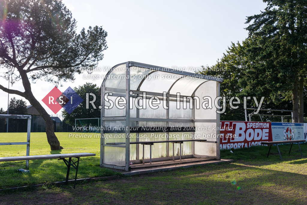 RS-1-002983 | Kunststoff-Häuschen für die Ersatzbank am Sportplatz