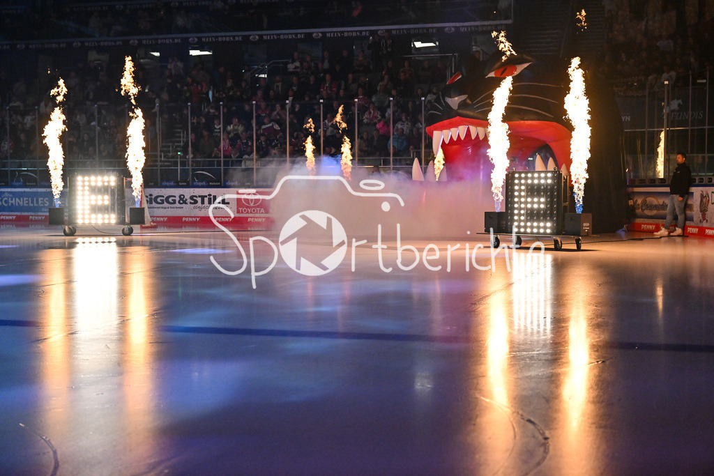 Augsburger Panther - Kölner Haie | Der Einlauf der Augsburger Panther beim Heimspiel der Haie / DEL: Augsburger Panther - Kölner Haie; Curt Frenzel Stadion am 26.09.2025