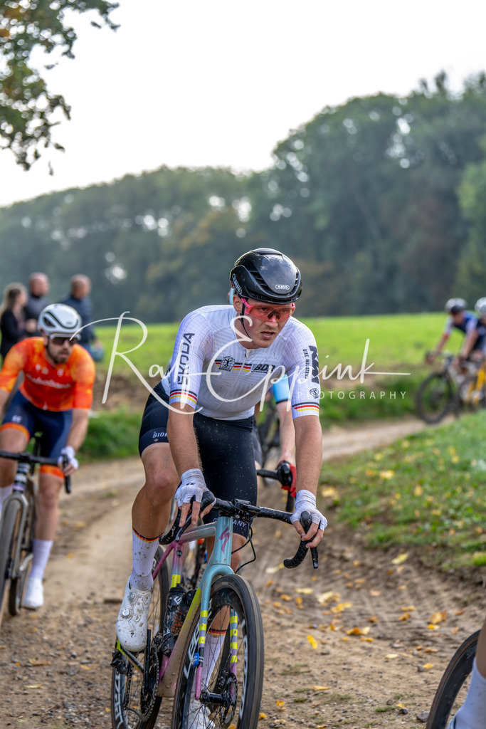Ralf Eppink Photography 20251012_DSC02634 | Sportfotografie, Eventfotografie, Porträtfotografie, Radsport Fotograf, Triathlon Fotograf, Düsseldorf Fotograf, Köln Fotograf, Actionfotografie, Teamfotografie, Peoplefotografie, Business Portraits, Veranstaltungsfotografie, Reportagefotografie - Realisiert mit Pictrs.com