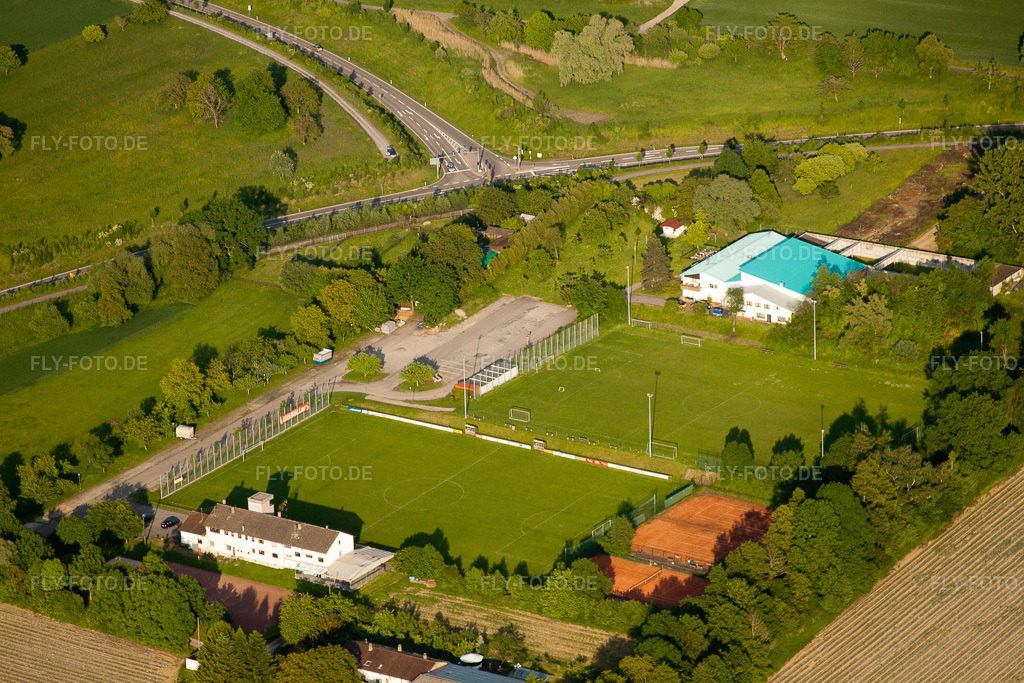 Luftbild: KA-Wolfartsweier, Sportplatz im Ortsteil Wolfartsweier in Karlsruhe im Bundesland Baden-Württemberg in Deutschland. Foto: IMG_27406.jpg vom 23.05.2010 durch Werner Riehm/FLY-FOTO.de