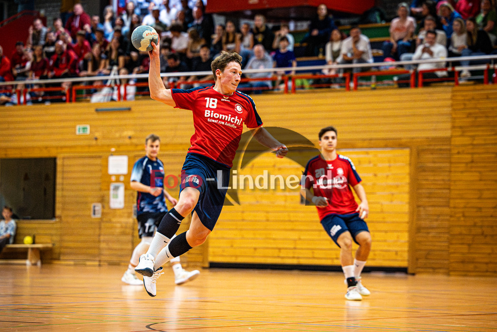 TSV Weiheim gegen TSV Herrsching II | Handball Bezirksoberliga Herren 2025/26, TSV Weiheim gegen TSV Herrsching II, 20251025,Luca Philip KESSEL (TSV Weilheim 18) in Aktion,2025-10-25 in Weilheim (Jahnhalle)Luca Philip KESSEL (TSV Weilheim 18)Copyright: WolfgangxLindner
