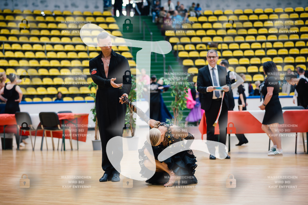 Hessen Tanzt WDSF International Open Latin 1st (17) Artur Balandin _ Anna Salita (T.T.C. Rot-Weiß-Silber Bochum)-2025-05-18-5459 | Webshop for digital downloads and prints of dance sport, event & show photographer Julian Link - Realisiert mit Pictrs.com