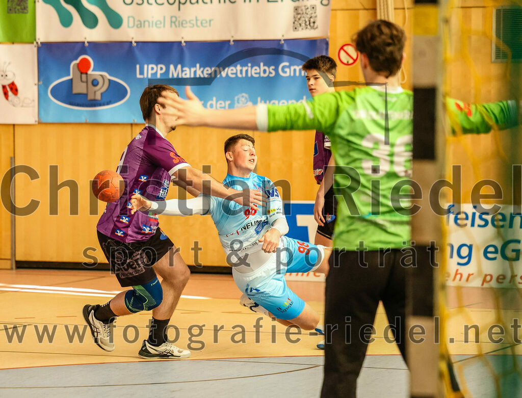2024-01-28_073_SpVgg_Altenerding_II_gegen_HSG_Schwab-kirchen | Erding, Deutschland, 28.01.2024:
Handball, Bezirksklasse Männer Staffel Süd West 2023 / 2024, 9. Spieltag, SpVgg Altenerding gegen HSG Schwab/kirchen, Endergebnis: 30:24

Jonathan Zeidler (SpVgg Altenerding, #69), Christian Wagenpfeil (HSG Schwab/kirchen, #98)

Foto: Christian Riedel / fotografie-riedel.net