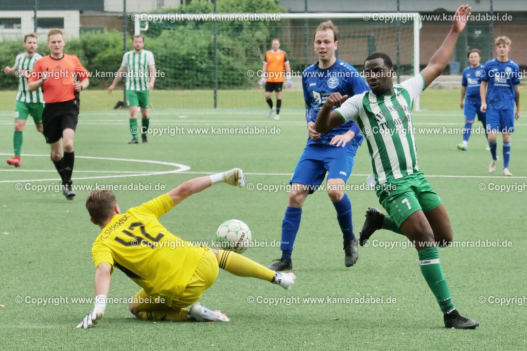 Fußball : Bezirksliga : TV Voerde - FC Sterkrade 72 | Fußball : Bezirksliga : TV Voerde - FC Sterkrade 72 am 25.05.2025 in Voerde - Realisiert mit Pictrs.com